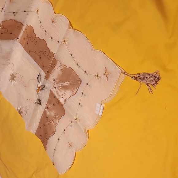 Square Table Linen/Topper - Picture 5 of 8